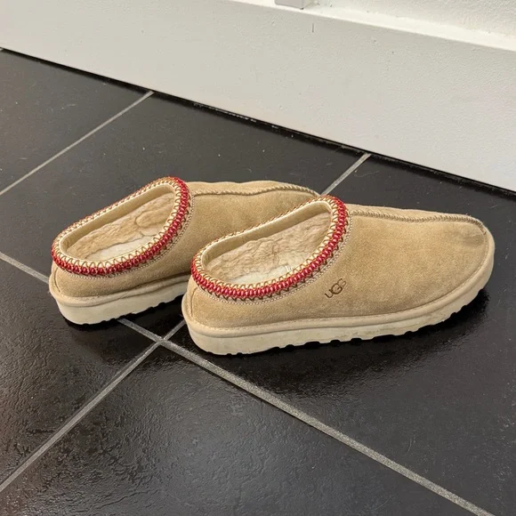 UGG Tan Suede Shearling Slip-On Clog with Red Trim - Picture 4 of 4
